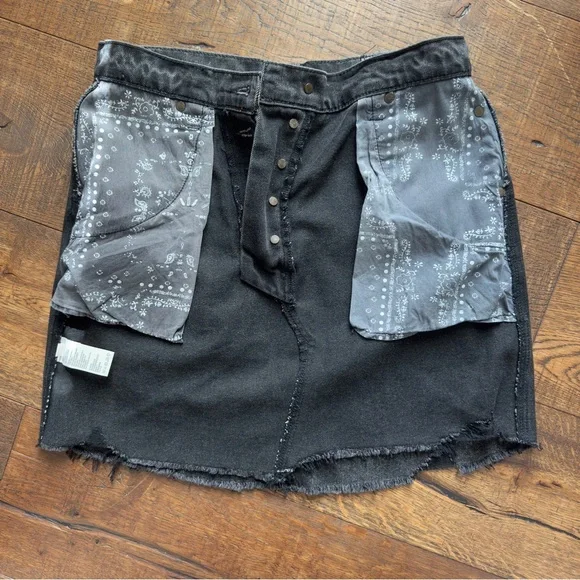 NWT- Free People Brea Cut Off dark Denim
Skirt size 28 - Picture 9 of 13